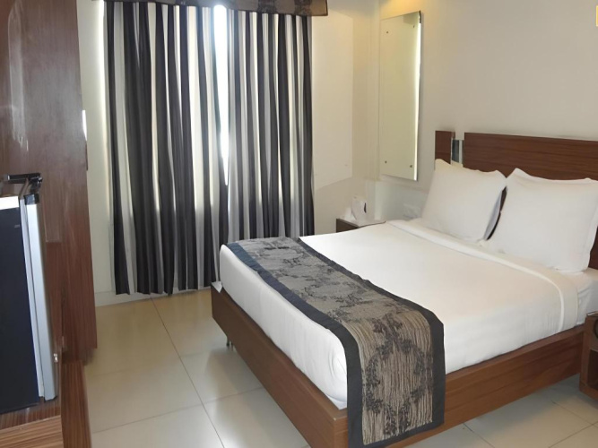 Hotel Sheela Shree Plaza