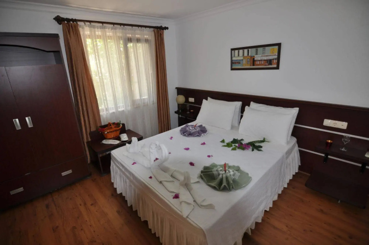 Longhouse Inn Hotel