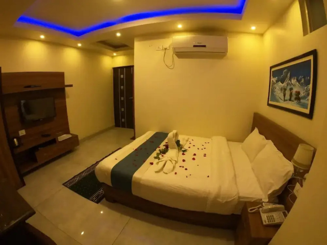 Hotel Tara Suites
