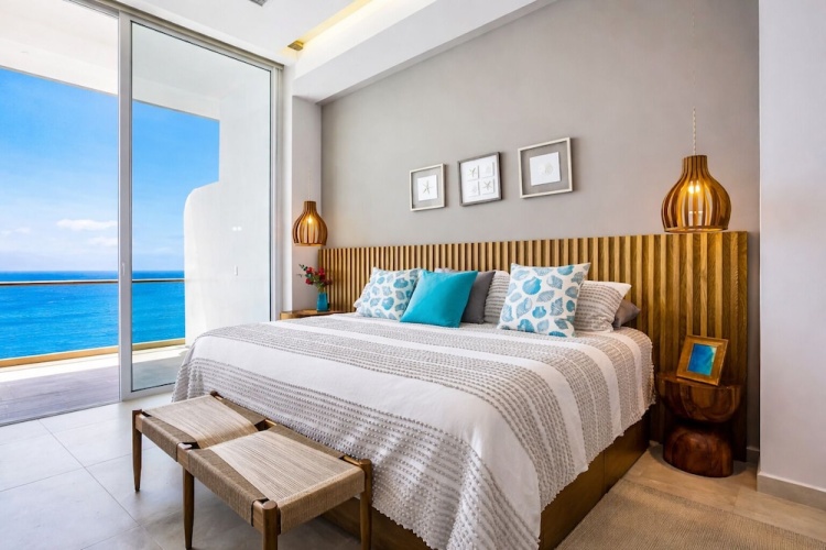 4 Bedrooms Luxury Penthouse room with balcony and with ocean view