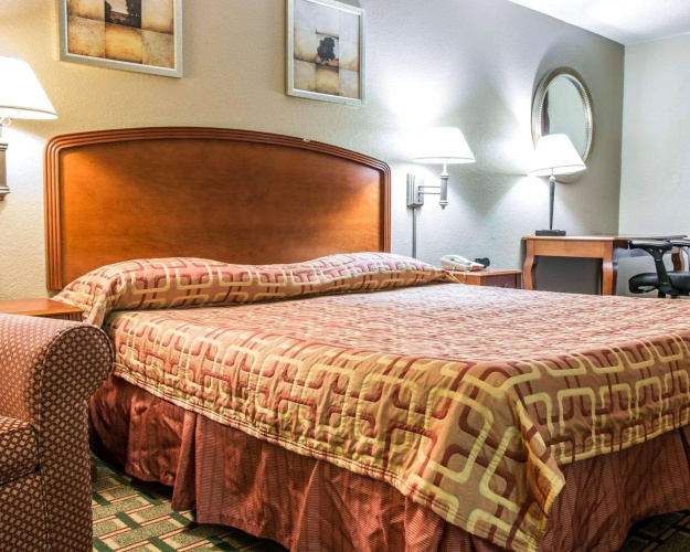 Econo Lodge Kalamazoo near Wings Stadium