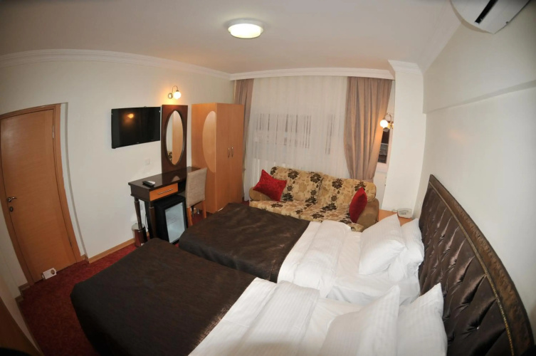 Palace Point Hotel