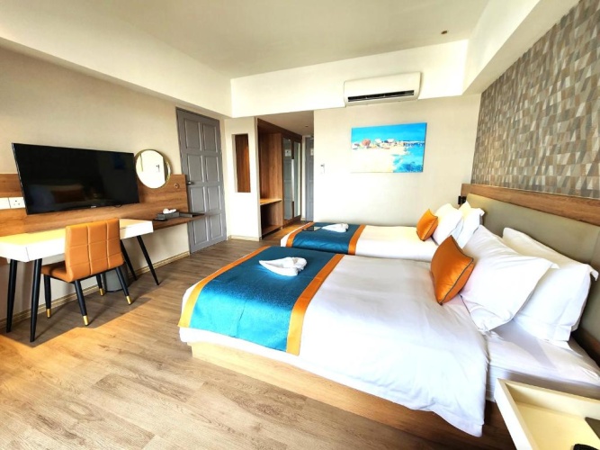 Standard Double room with partial sea view