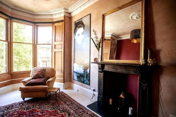 Lawrence Street Apartment