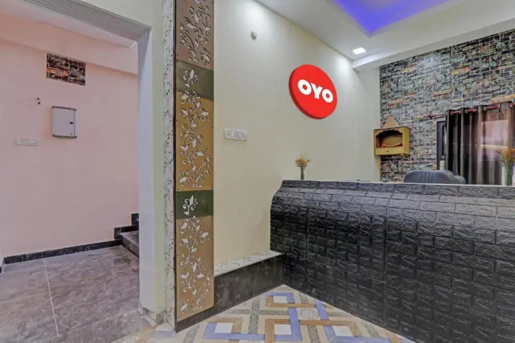 OYO 87826 Hotel Clarke Inn