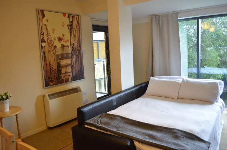 Metrostays - Riverside Apartment Over view