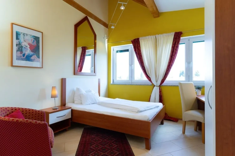 Deluxe Single room