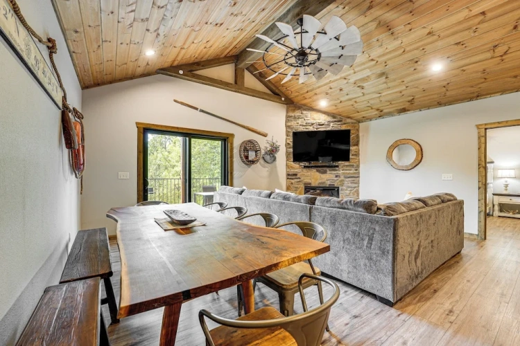 5 Bedrooms Cottage