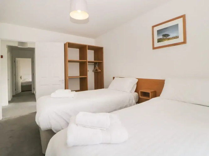 Harcombe House Bungalow 6