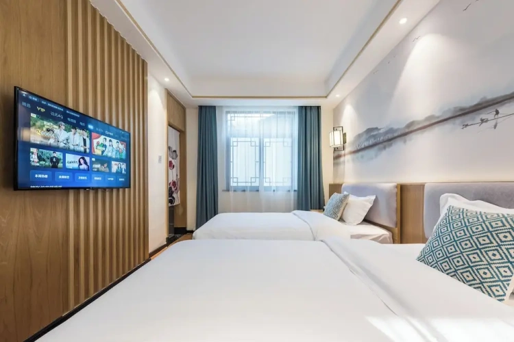 Superior Twin room with courtyard view