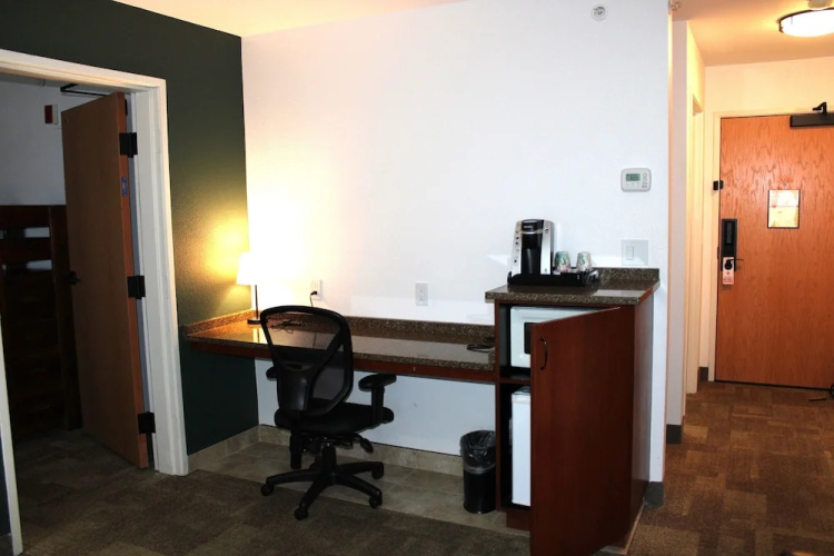 Boothill Inn And Suites