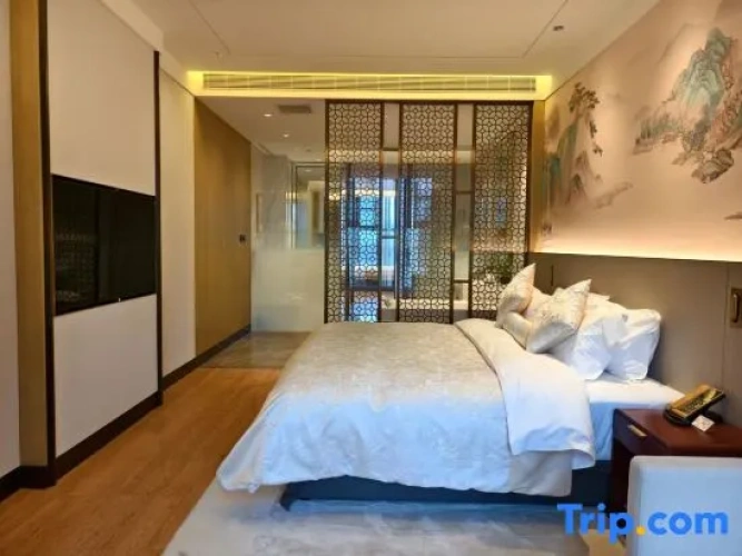 1 Bedroom Executive Family Suite with courtyard view