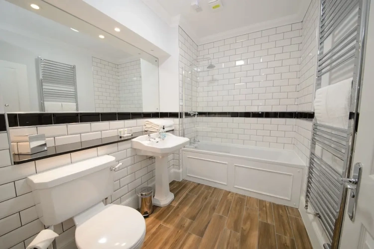 Grand Basement Apartment