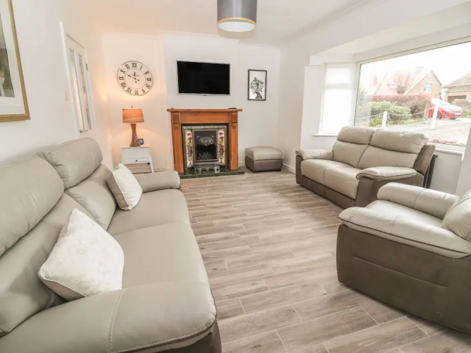 11 Seabreeze, Llandudno