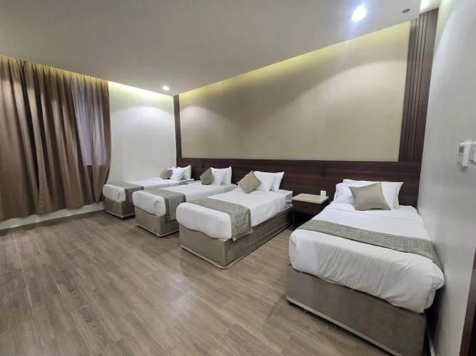 Standard Quadruple room with city view