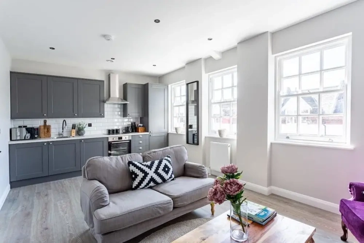 2 Bedrooms Apartment