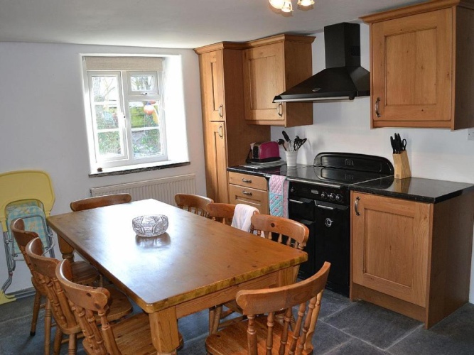 4 Bedrooms Cottage