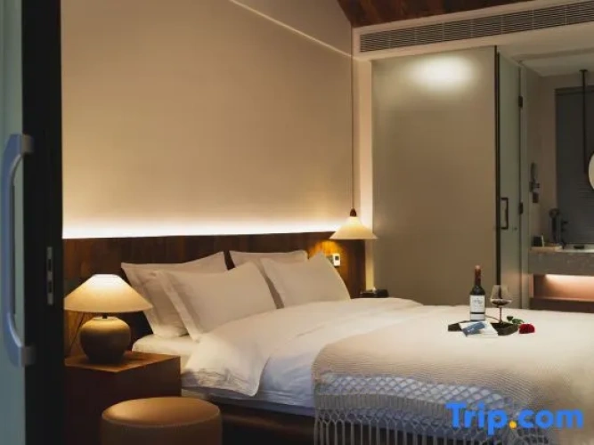 Suite with balcony