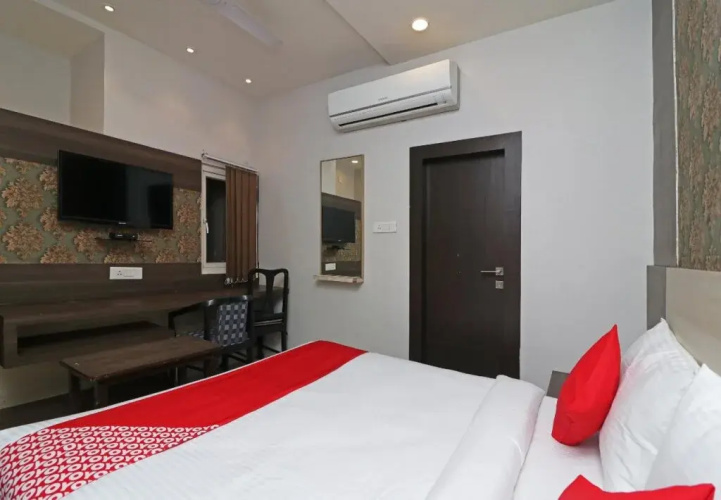 OYO 7044 Hotel Megha