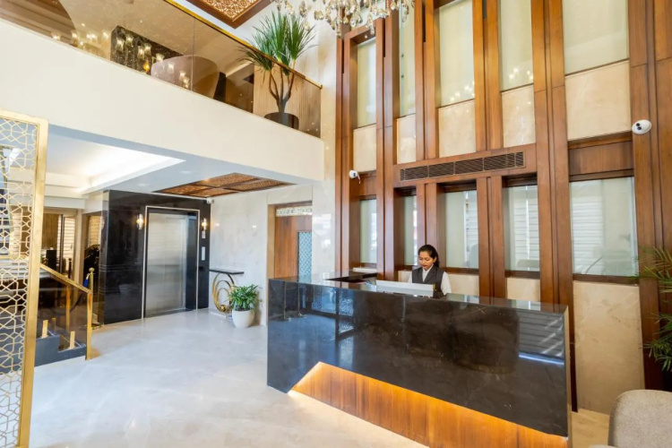 Hotel Golden Aura