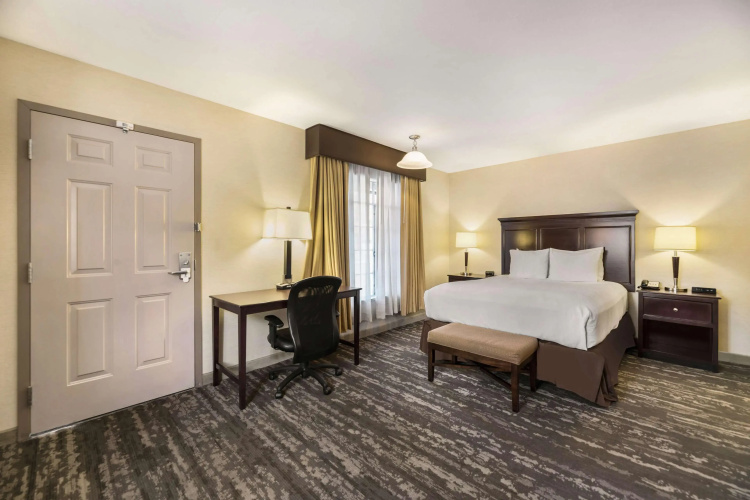 Best Western Plus Frontier Motel