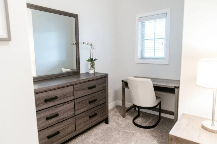 Lakefront Beachfront top Floor Condo w Pool