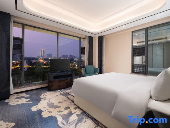 Suite with view