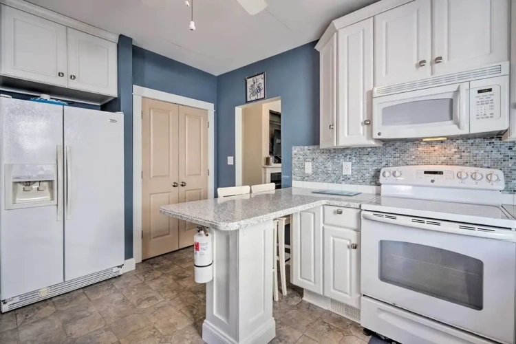 4 Bedrooms Apartment