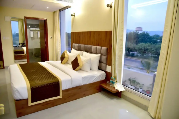 Hotel Aarna
