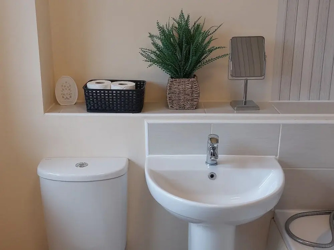 House, Sleeps 3 With Balcony and Parking