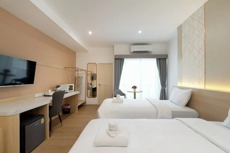 Deluxe Twin room with balcony