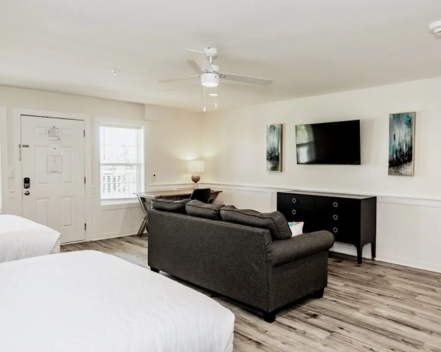 Saltwater Suites