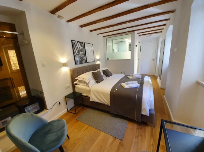 Standard Double room with city view