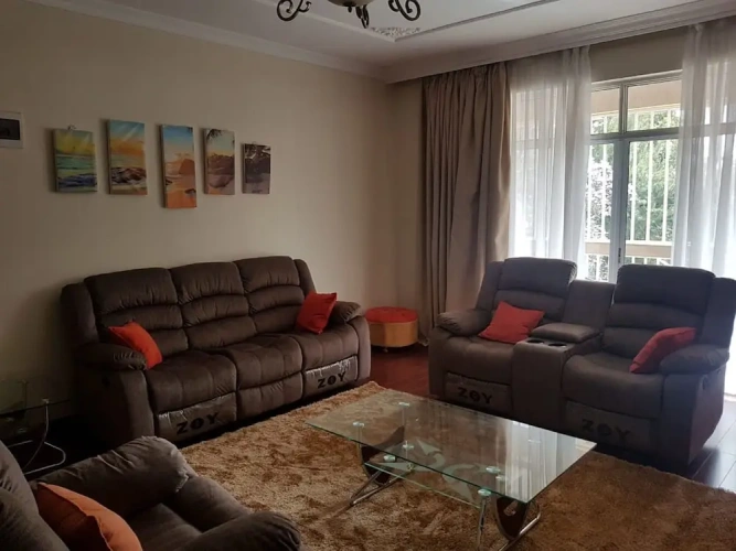 4 Bedrooms Apartment
