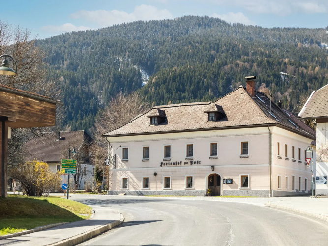 Snug holiday home in Weißbriach with terrace