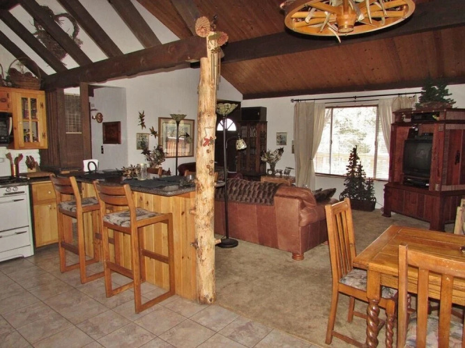 063 JB's Pinecone Lodge Home