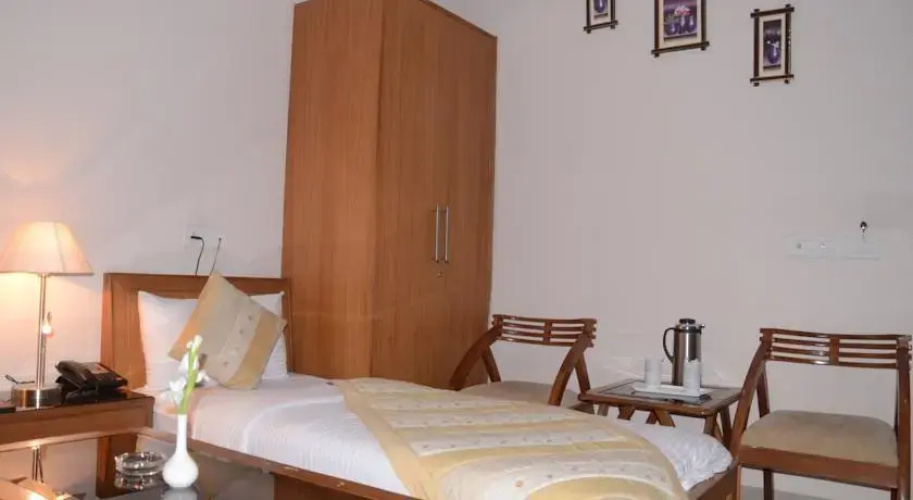 Emblem Hotel Sector 14 Gurgaon