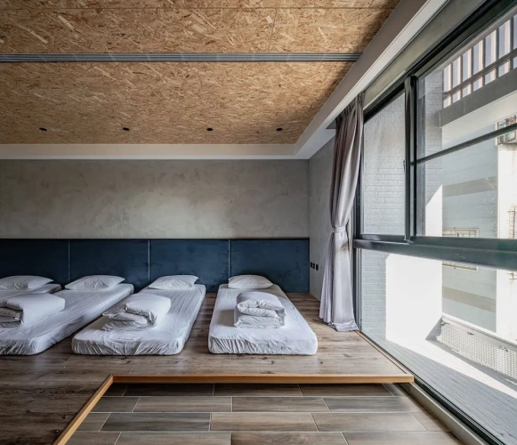 Standard Sextuple Duplex room