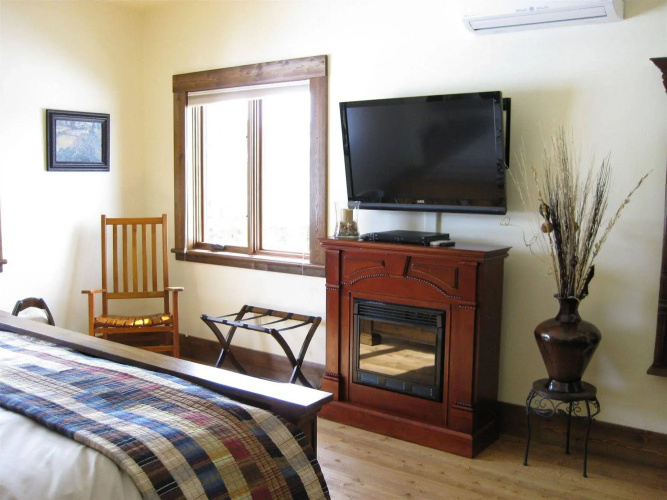 Cabin Creek Landing Bed & Breakfast