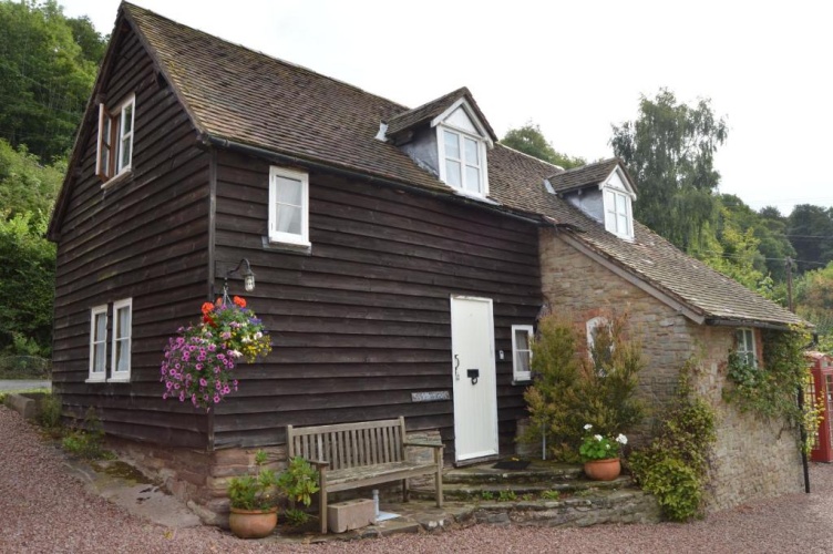 2 Bedrooms Cottage