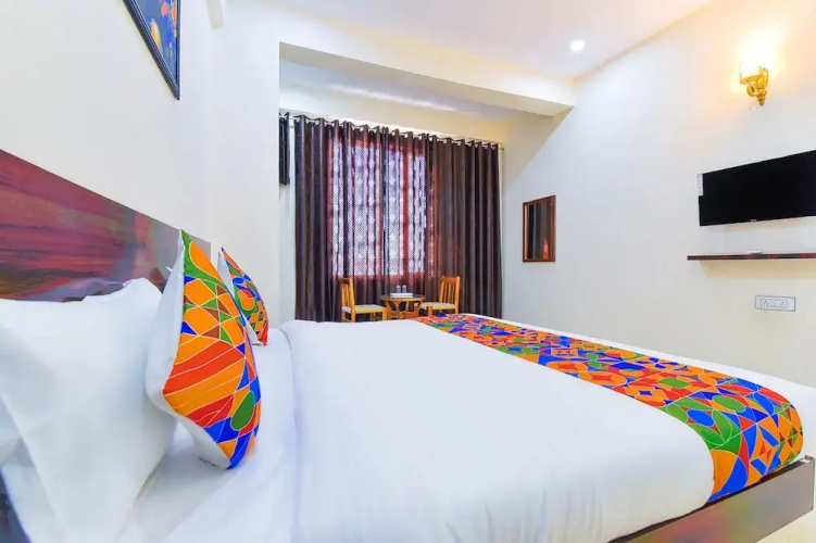 Fabhotel V Five