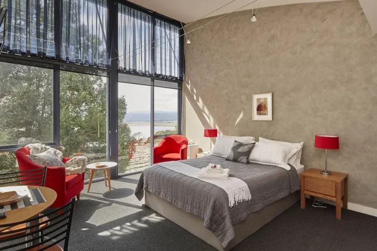 Rosevears Vineyard Retreat
