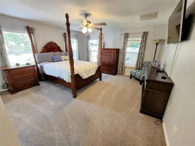 Heated Pool, Jacuzzi & Sauna! Tampa, FL