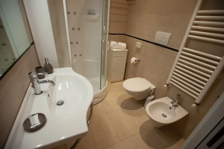 1 Bedroom Deluxe Quadruple room with balcony