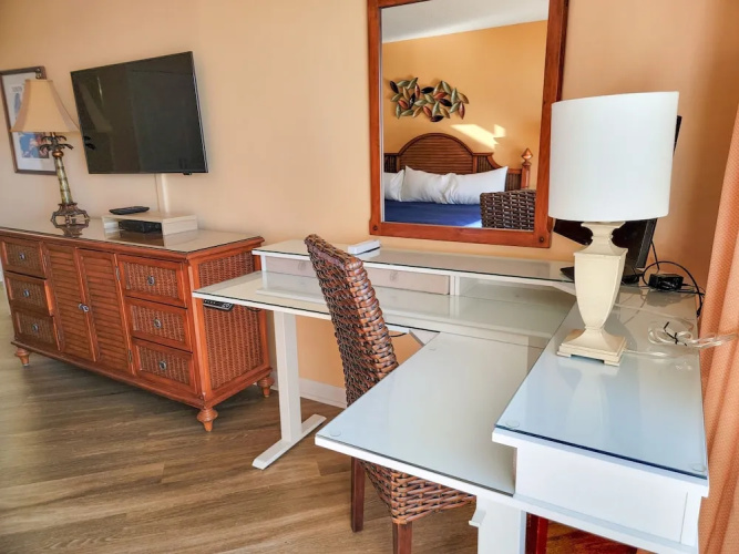 904 South Hampton 2 Bedroom Condo