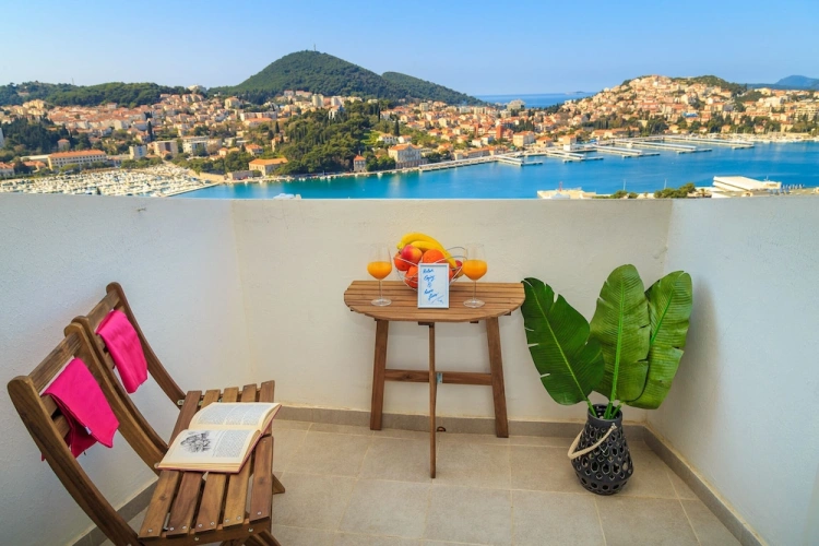 2 Bedrooms Apartment with balcony and with sea view