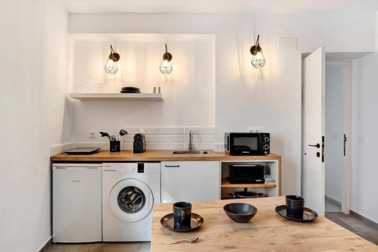 2 Bedrooms Single Apartment