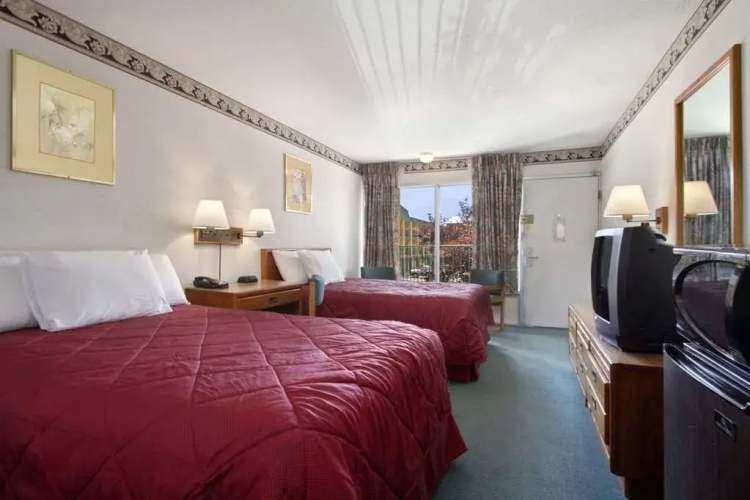 Days Inn Roanoke Civic Center