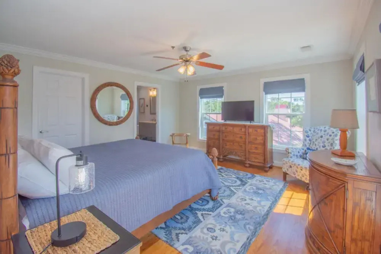 383 Tarpon Blvd