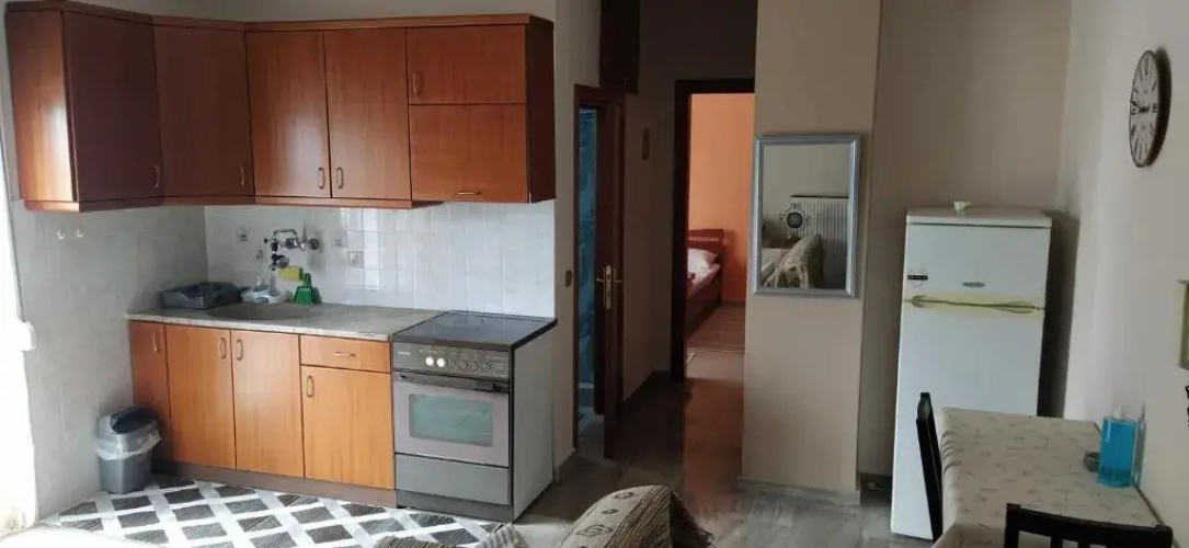George's apartment Serres